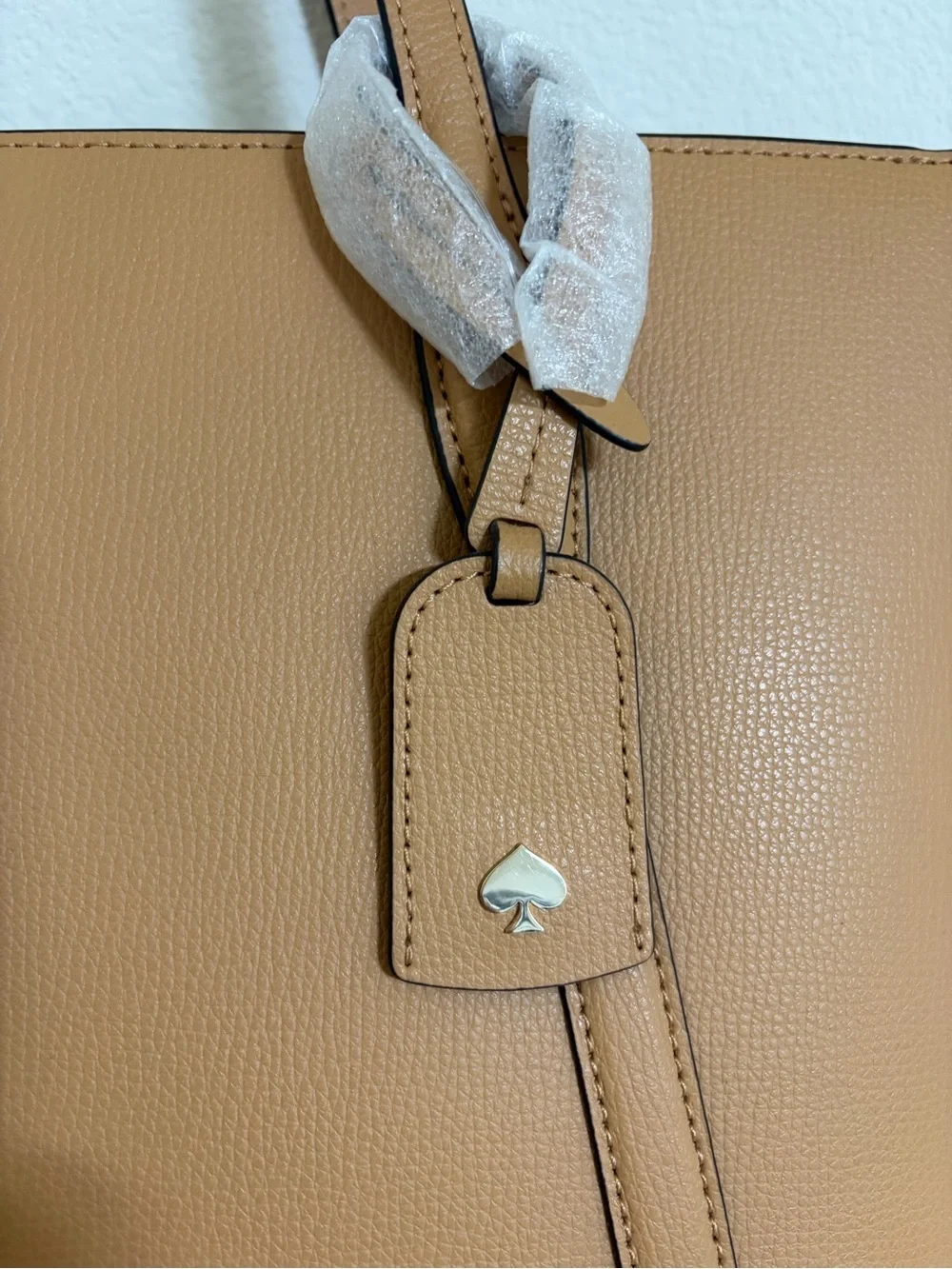 ✨ NWT Kate Spade Cara Refined Grain Leather Large Tote with Luggage Tag Accent ✨
